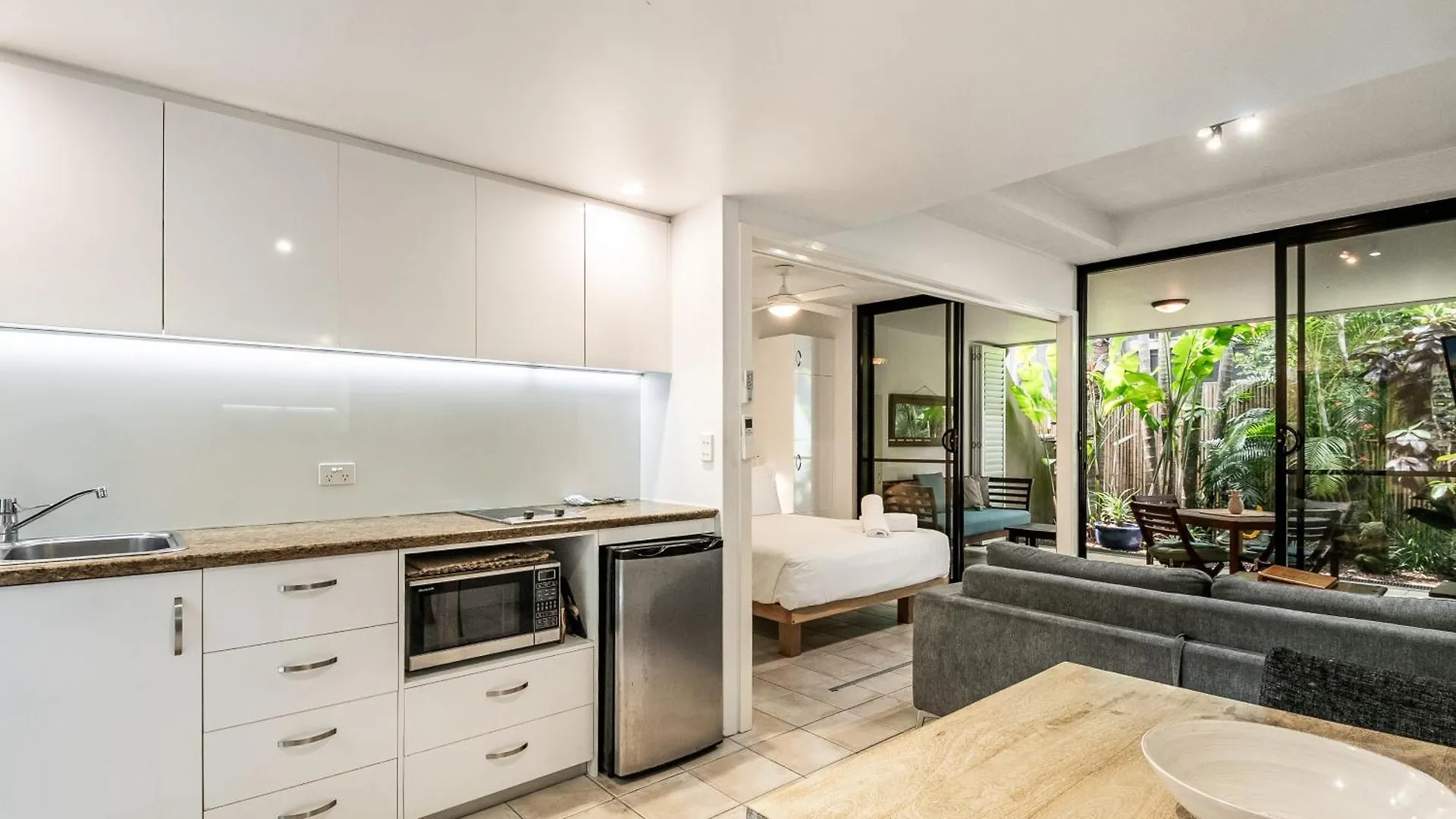 Julians Apartments Byron Bay Aparthotel