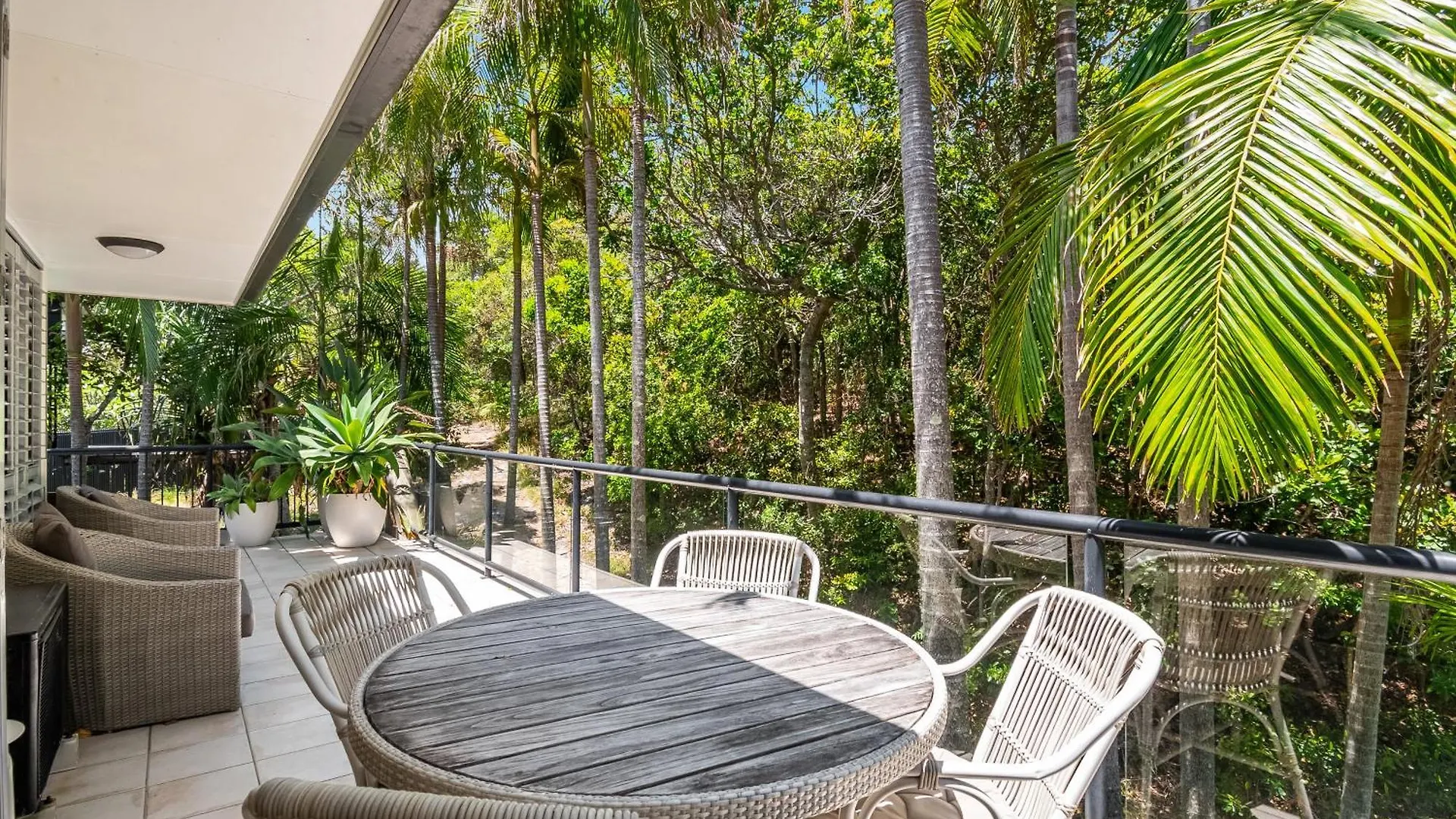 Aparthotel Julians Apartments Byron Bay