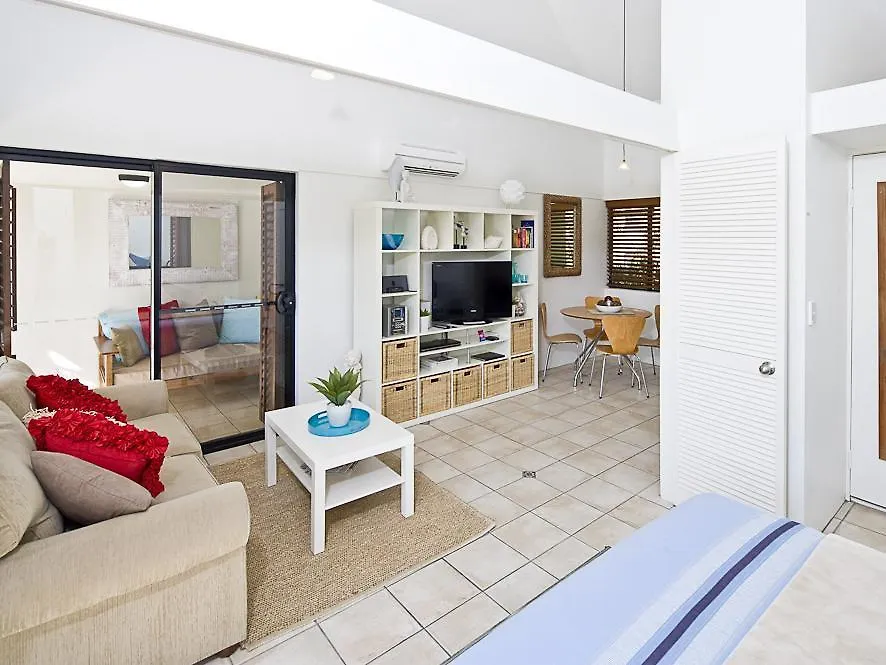 Aparthotel Julians Apartments Byron Bay