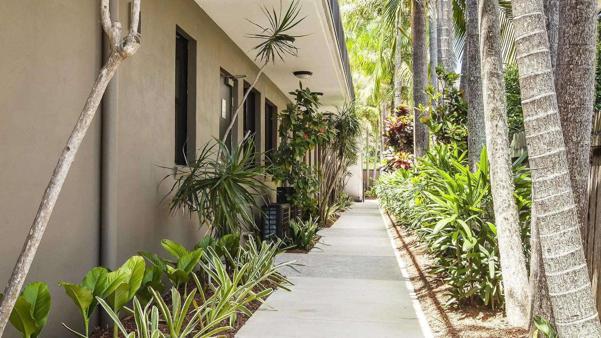 Julians Apartments Byron Bay Aparthotel