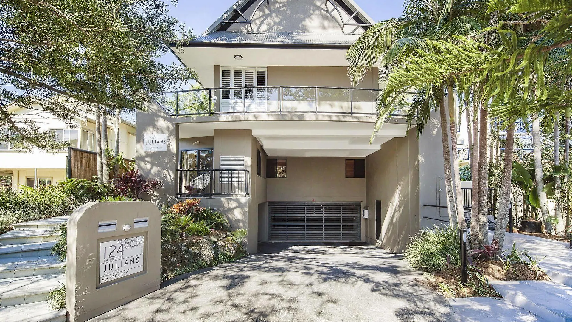 Julians Apartments Byron Bay 4*,